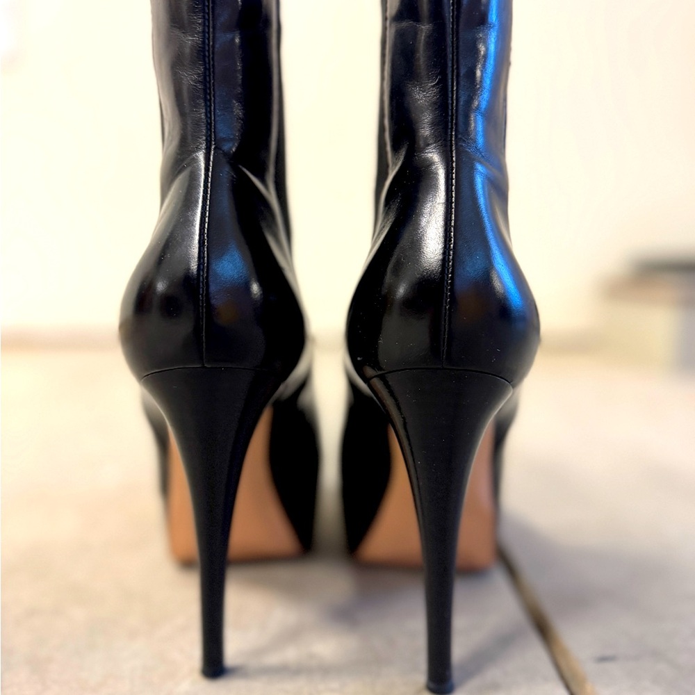 Gianvito Rossi 5” Stiletto Platform Booties in Baby Nero Sz 38 1/2